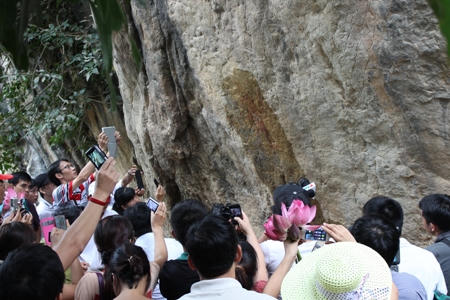 Khám phá bức họa “hình ma, chữ quỷ” trên núi Mèo Cào